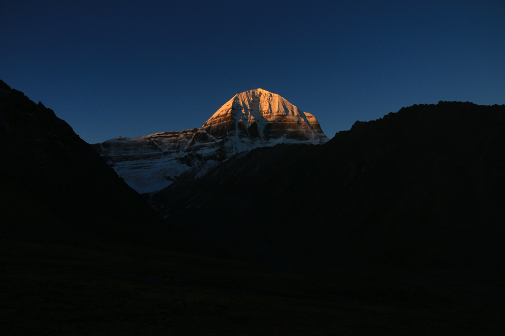 Der Kailash in der aufgehenden Sonne