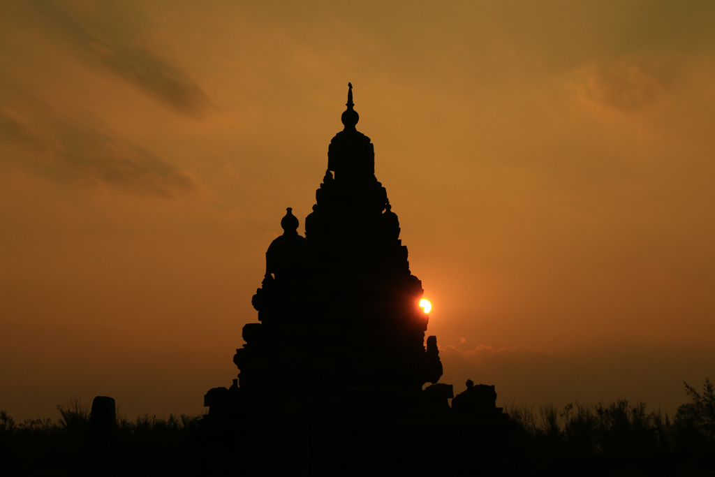 Die eigentliche Attraktion: Der Shore Tempel. Hier im Sonnenaufgang. 